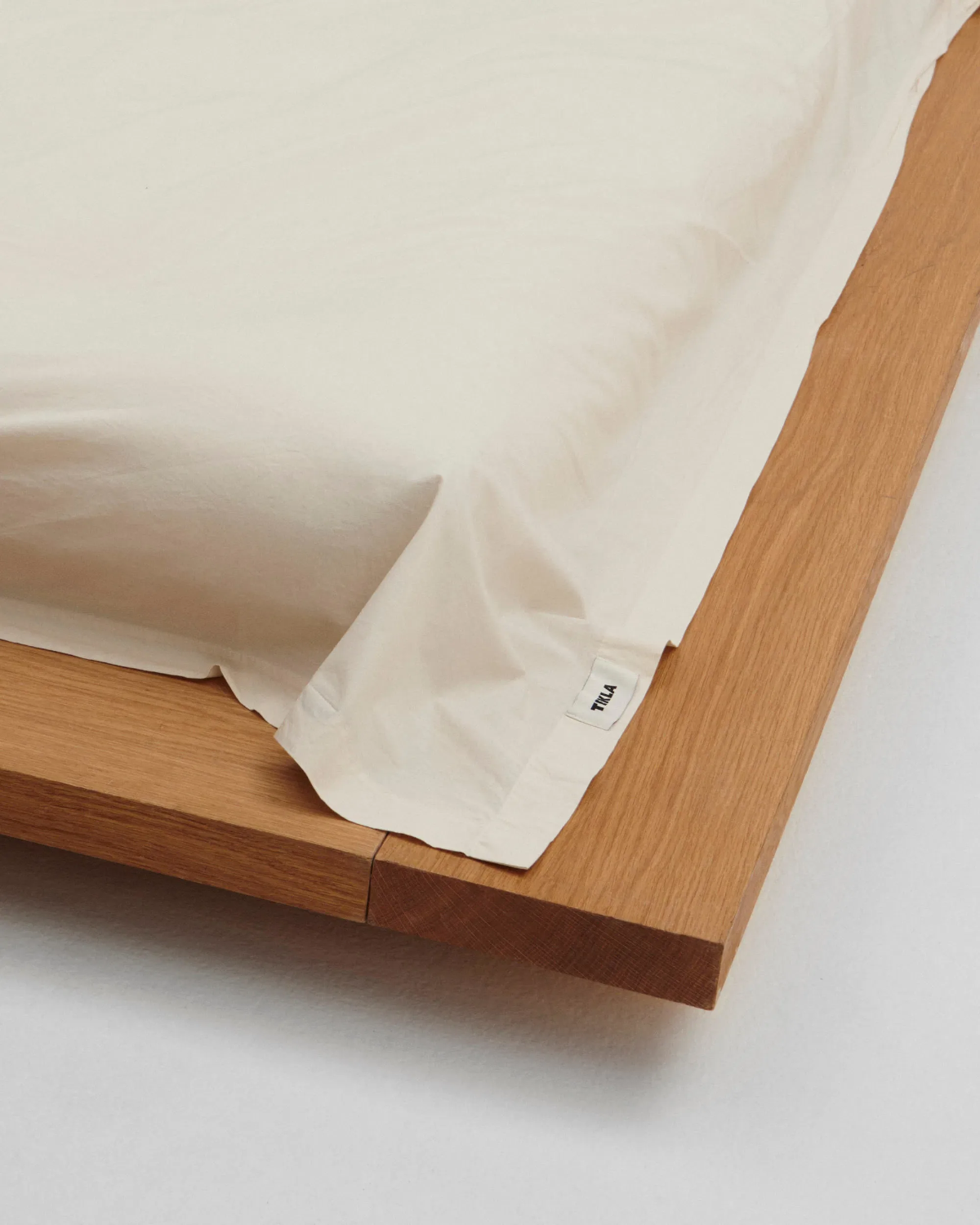 Minimalist organic percale flat sheet in winter white by TEKLA.