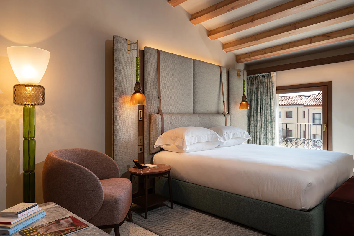 Modern guest room at Ca’ di Dio Venice with timber beams and muted contemporary interiors